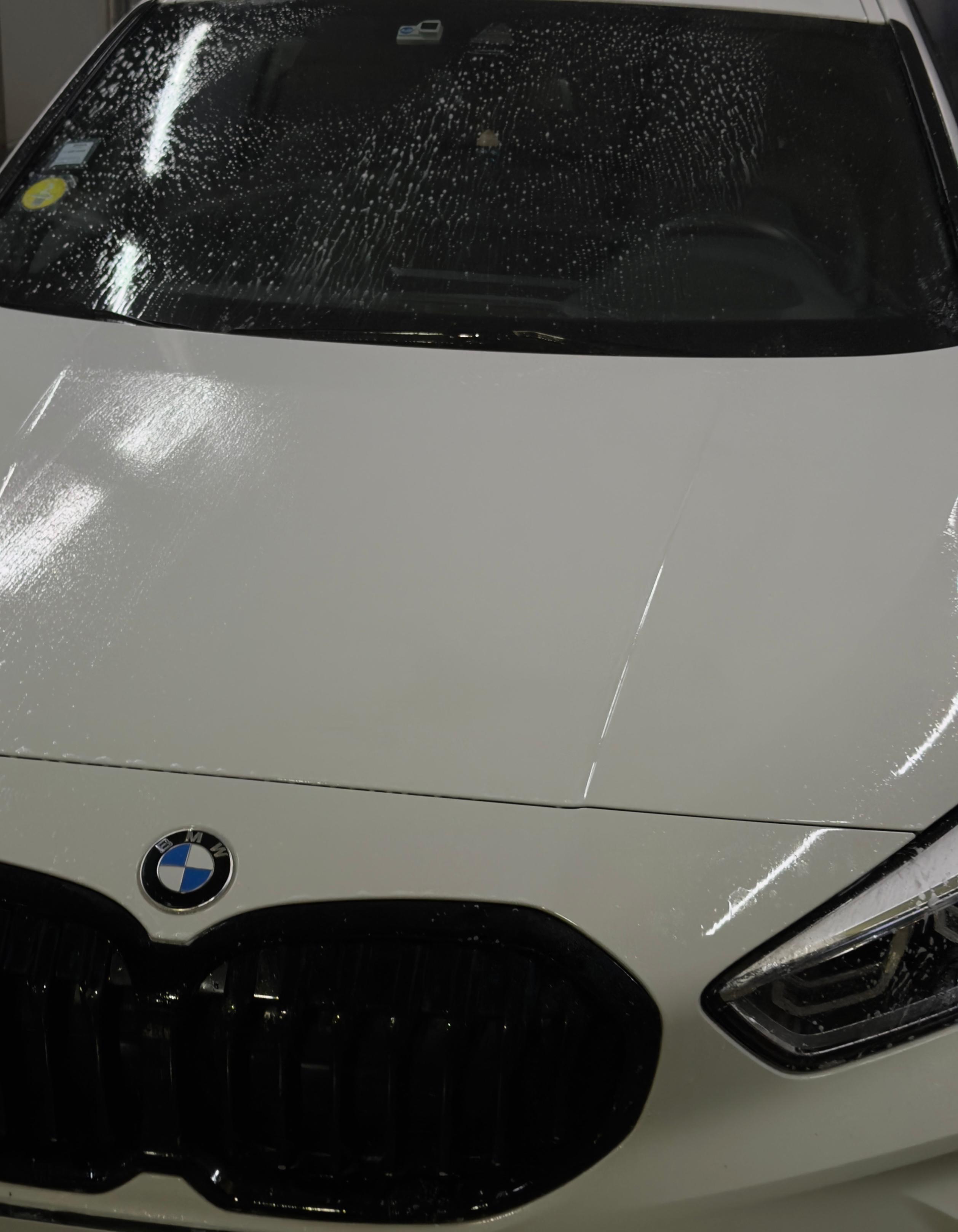 Lavado exterior de coche en Donostia